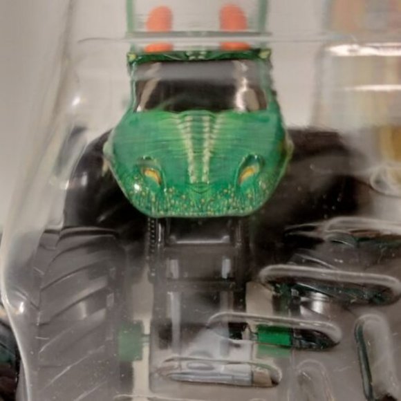 Monster Jam Dragon Truck Green 1/64 Kids Toy Car Series 32 Spin Master 2023 NEW - Picture 4 of 7